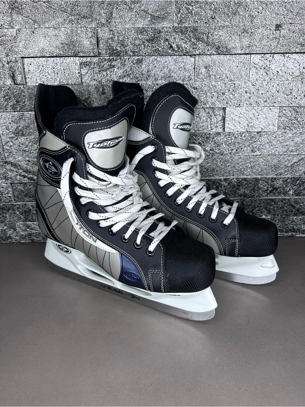 Easton Typhoon Ice Hockey Skates - M9